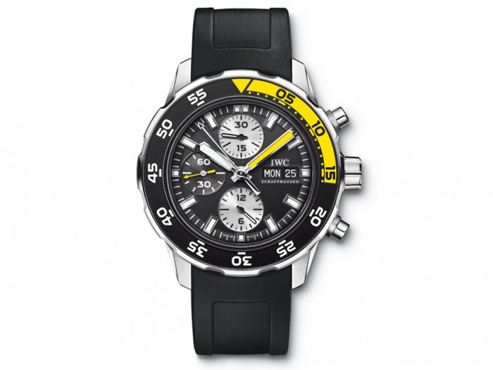 As a diver watch, this white scale replica IWC watch specially adopted the bright yellow color, providing the best readability under the water. 