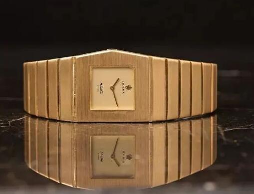 The bracelet of Rolex King Midas looks quite similar to Omega Constellation.