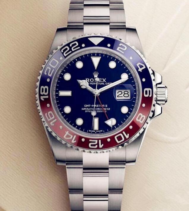 The two-colored bezel GMT is always very practical and eye-catching.
