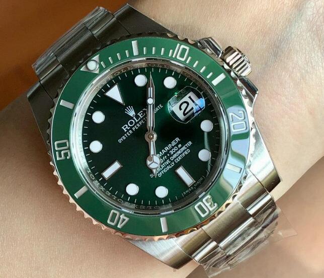 The green Submariner becomes the most popular diving watch nowadays.