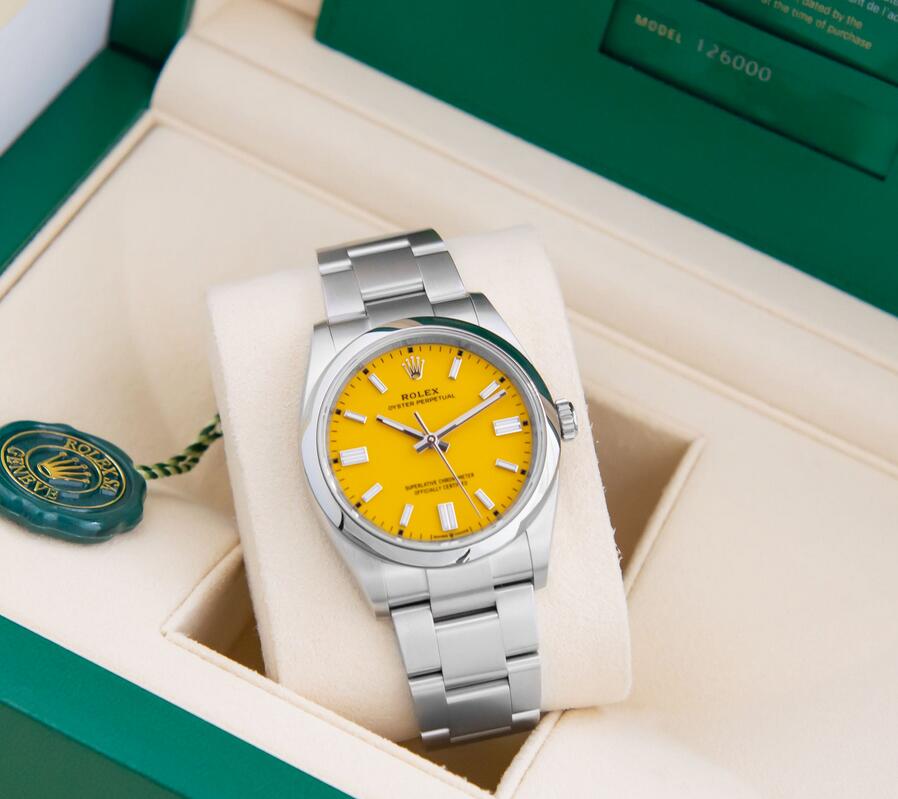 Perfect fake watches seem warm with yellow color.