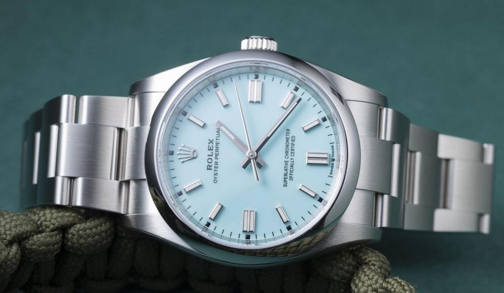 Online replica watches are very fresh with blue color.