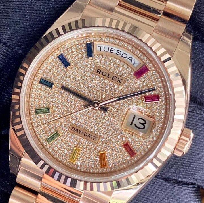 Online fake watches are fully covered with diamonds on the dials.